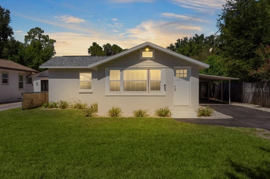 For Sale: $199,500 (2 beds, 1 baths, 936 Square Feet)