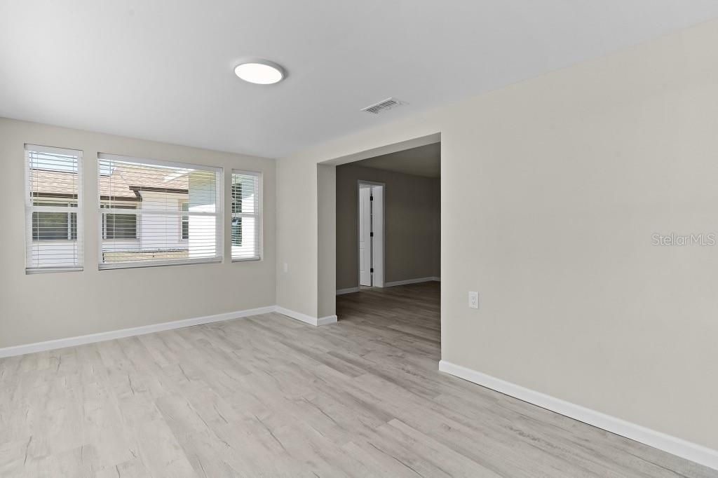 For Sale: $199,500 (2 beds, 1 baths, 936 Square Feet)