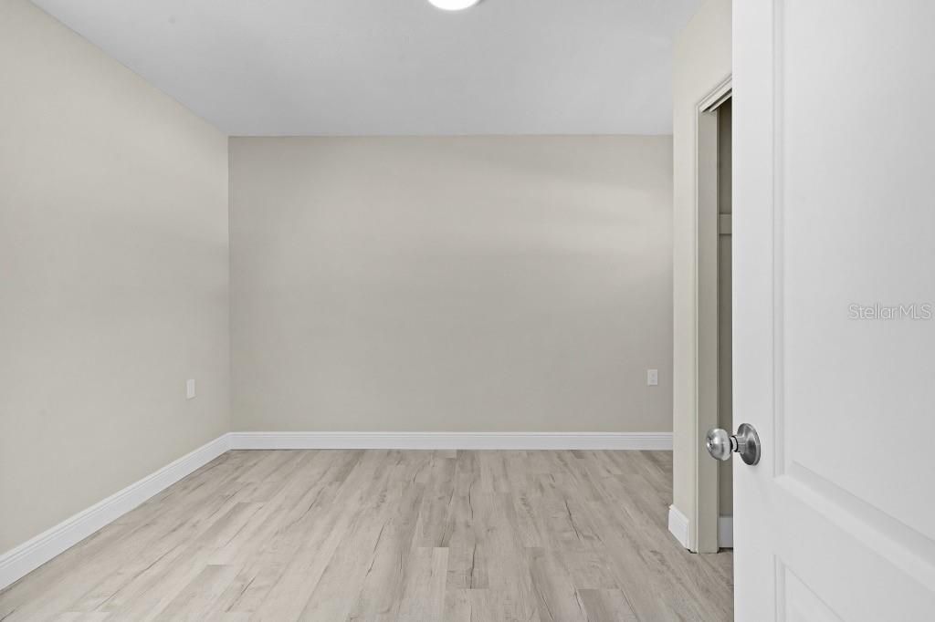For Sale: $199,500 (2 beds, 1 baths, 936 Square Feet)