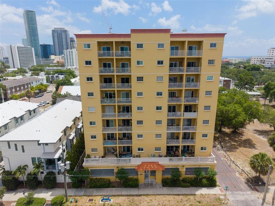 For Sale: $435,000 (2 beds, 2 baths, 1141 Square Feet)