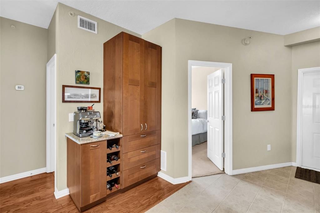 For Sale: $435,000 (2 beds, 2 baths, 1141 Square Feet)