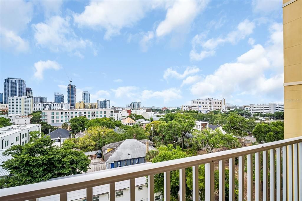 For Sale: $435,000 (2 beds, 2 baths, 1141 Square Feet)