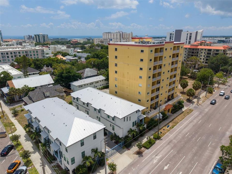 For Sale: $435,000 (2 beds, 2 baths, 1141 Square Feet)