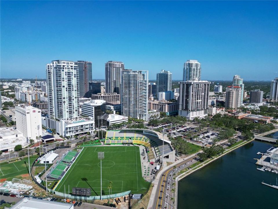 For Sale: $435,000 (2 beds, 2 baths, 1141 Square Feet)