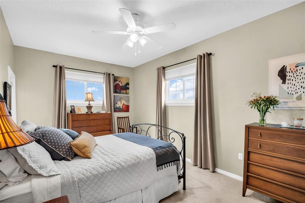 For Sale: $435,000 (2 beds, 2 baths, 1141 Square Feet)