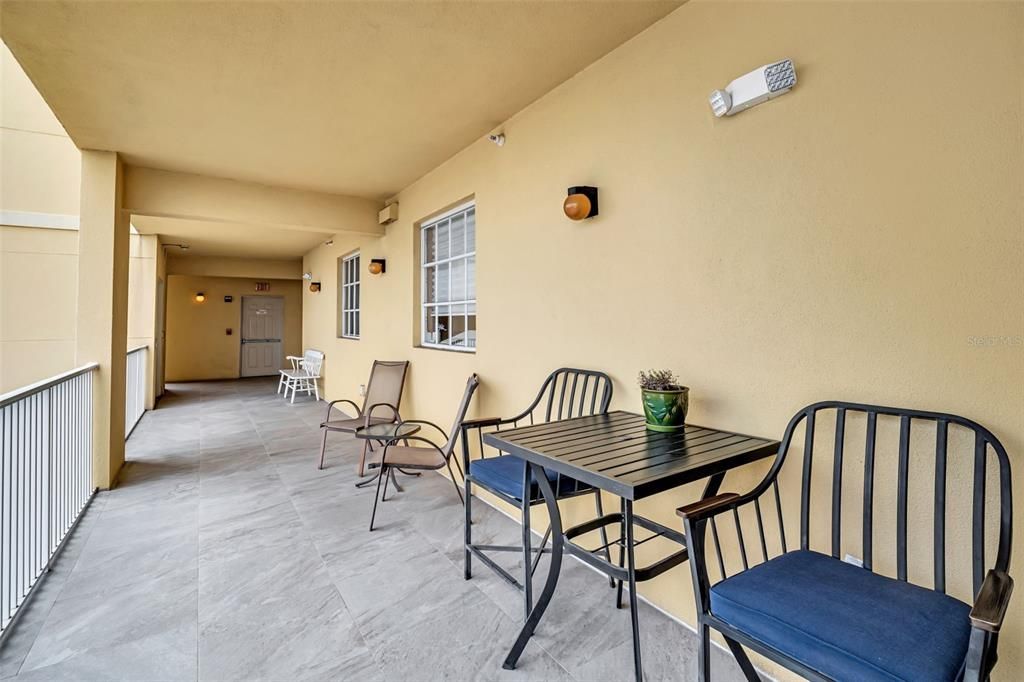 For Sale: $435,000 (2 beds, 2 baths, 1141 Square Feet)