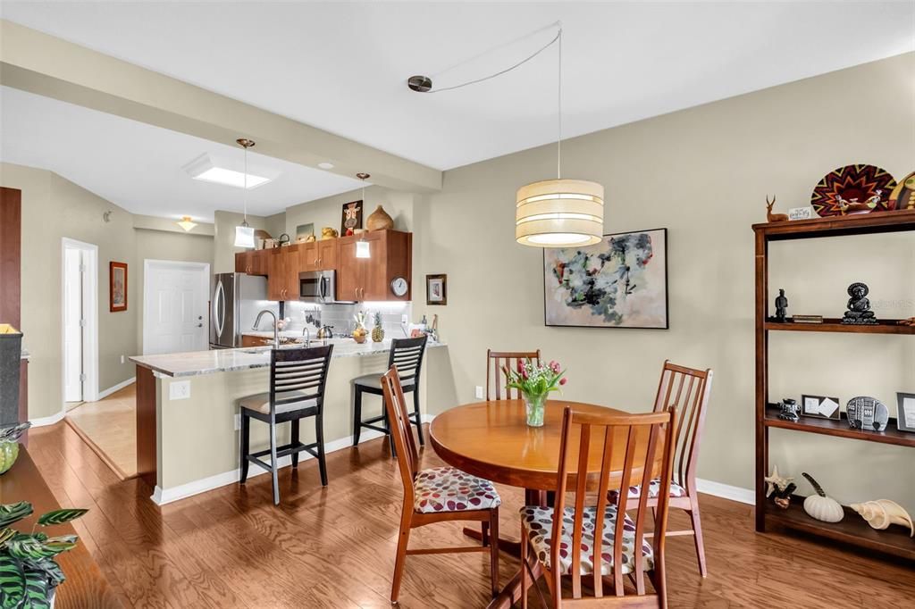 For Sale: $435,000 (2 beds, 2 baths, 1141 Square Feet)