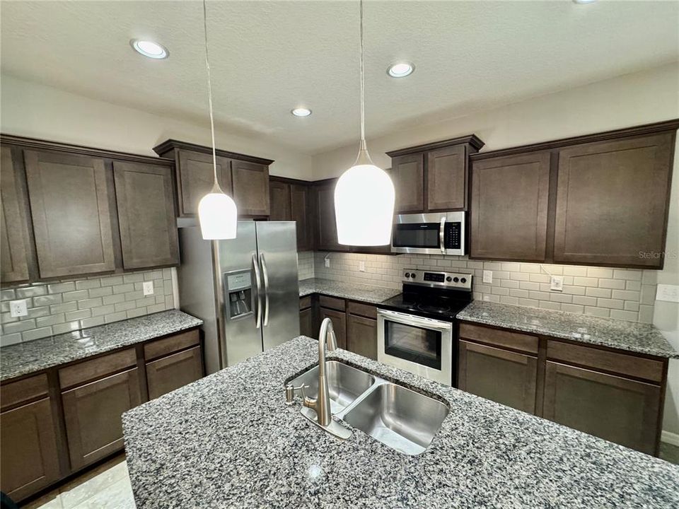 На продажу: $399,900 (3 спален, 2 ванн, 1819 Квадратных фут)