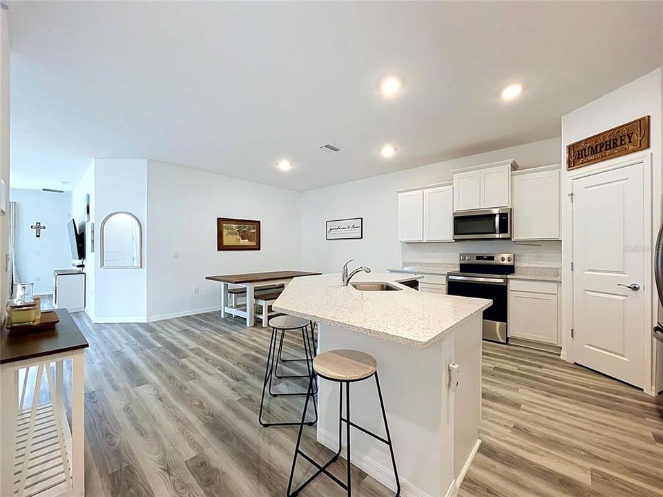 For Sale: $299,999 (3 beds, 2 baths, 1564 Square Feet)
