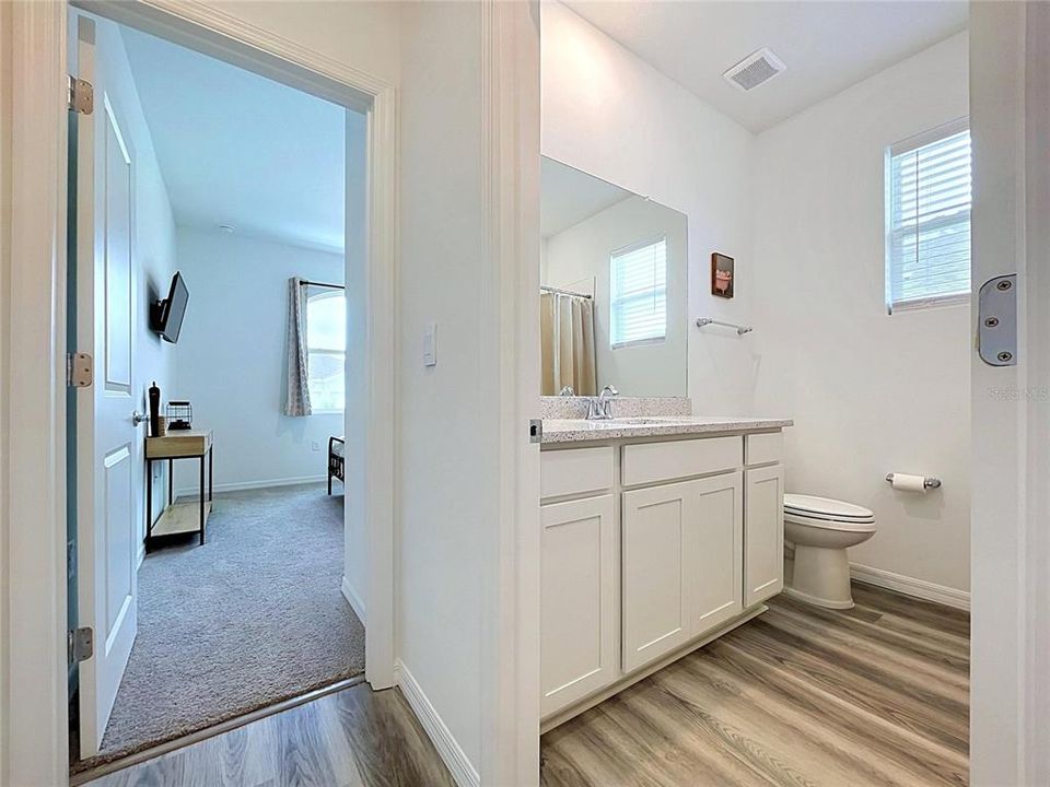 For Sale: $299,999 (3 beds, 2 baths, 1564 Square Feet)