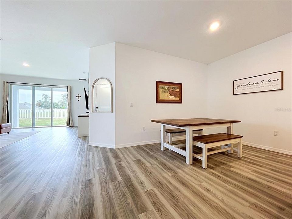 For Sale: $299,999 (3 beds, 2 baths, 1564 Square Feet)