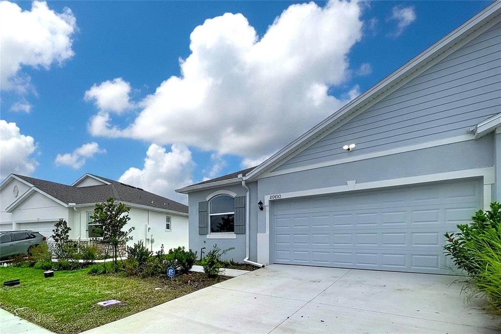For Sale: $299,999 (3 beds, 2 baths, 1564 Square Feet)