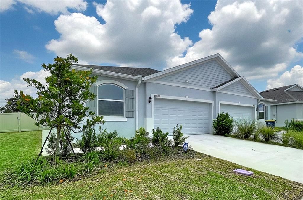 For Sale: $299,999 (3 beds, 2 baths, 1564 Square Feet)