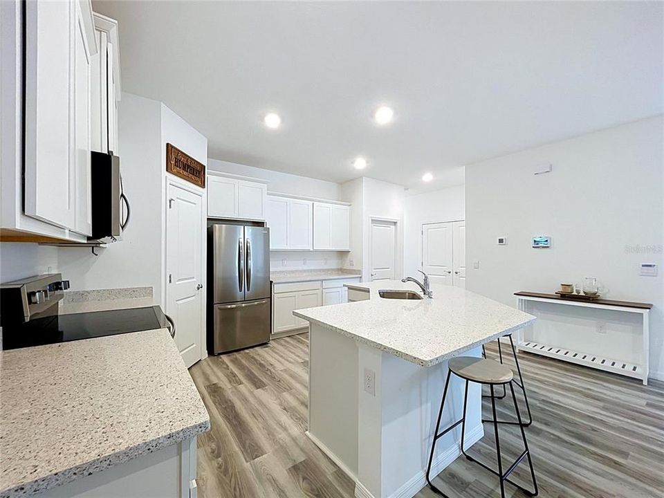 For Sale: $299,999 (3 beds, 2 baths, 1564 Square Feet)