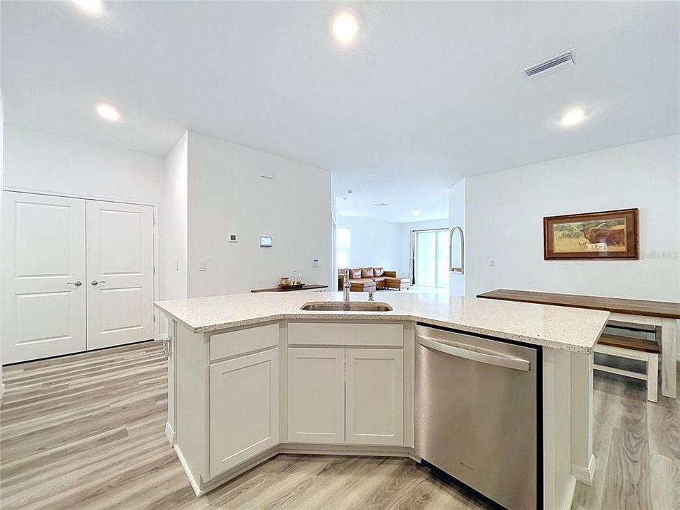 For Sale: $299,999 (3 beds, 2 baths, 1564 Square Feet)