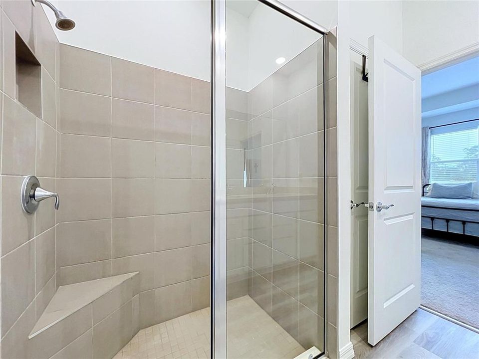 For Sale: $299,999 (3 beds, 2 baths, 1564 Square Feet)