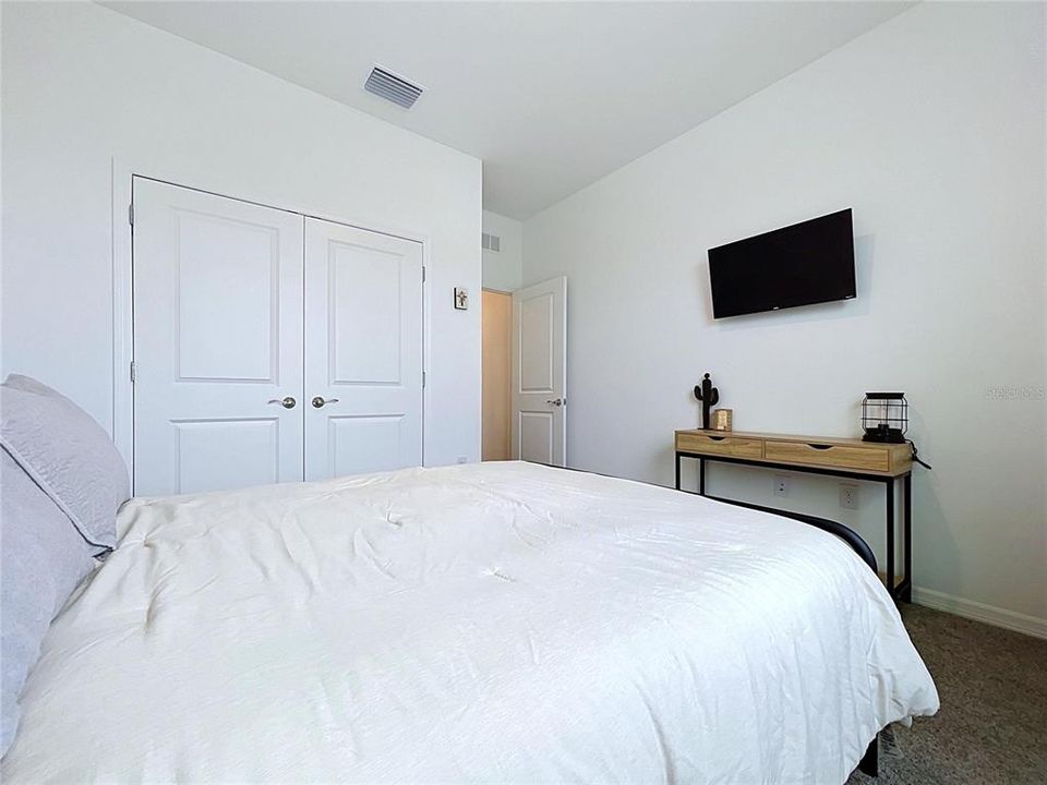 For Sale: $299,999 (3 beds, 2 baths, 1564 Square Feet)