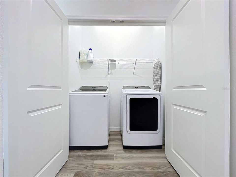 For Sale: $299,999 (3 beds, 2 baths, 1564 Square Feet)