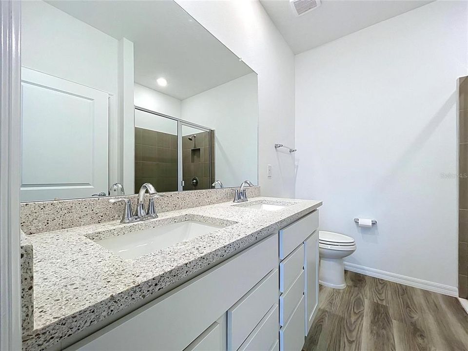 For Sale: $299,999 (3 beds, 2 baths, 1564 Square Feet)
