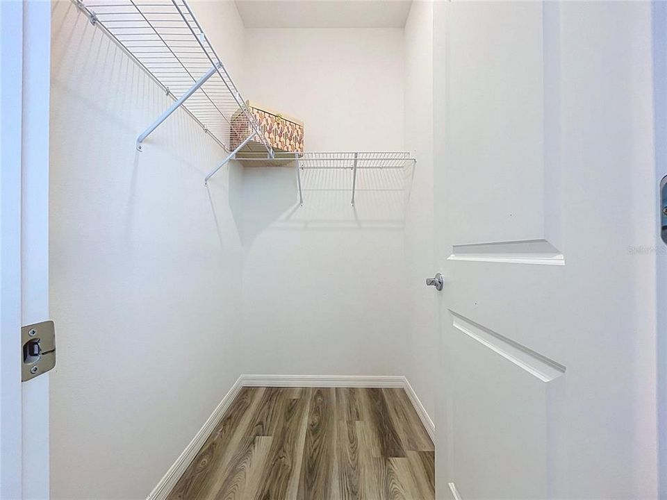 For Sale: $299,999 (3 beds, 2 baths, 1564 Square Feet)