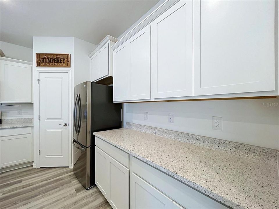 For Sale: $299,999 (3 beds, 2 baths, 1564 Square Feet)
