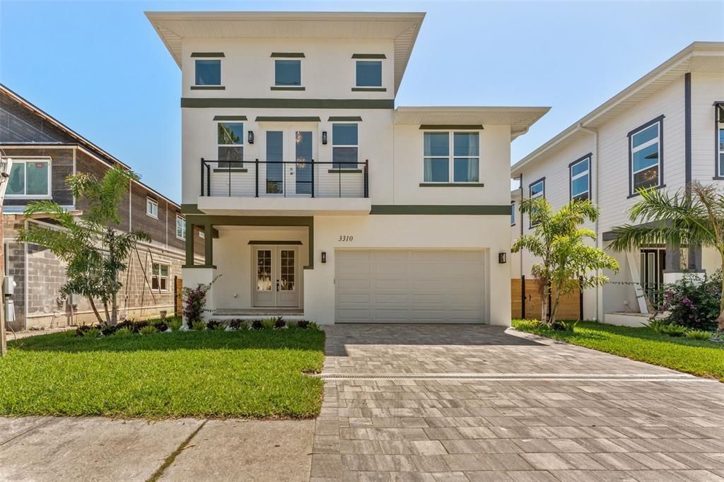 : $925,000 (4 beds, 2 baths, 2762 Square Feet)