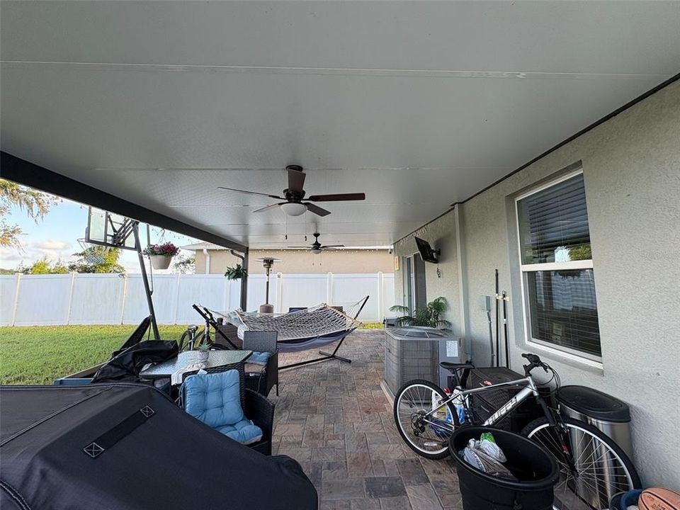 For Sale: $390,000 (5 beds, 3 baths, 2448 Square Feet)