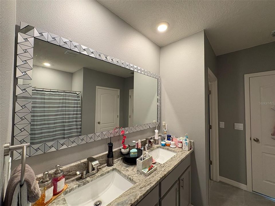 For Sale: $390,000 (5 beds, 3 baths, 2448 Square Feet)
