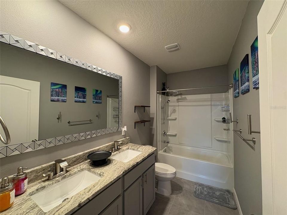 For Sale: $390,000 (5 beds, 3 baths, 2448 Square Feet)
