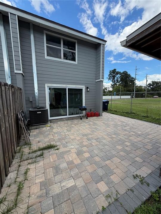 For Rent: $2,000 (2 beds, 1 baths, 1500 Square Feet)