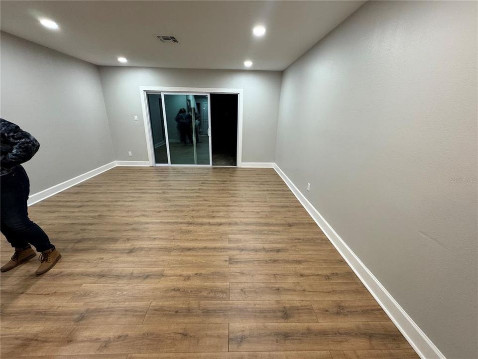 For Rent: $2,000 (2 beds, 1 baths, 1500 Square Feet)
