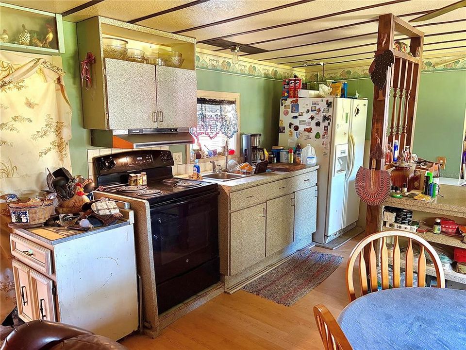For Sale: $95,000 (2 beds, 2 baths, 938 Square Feet)