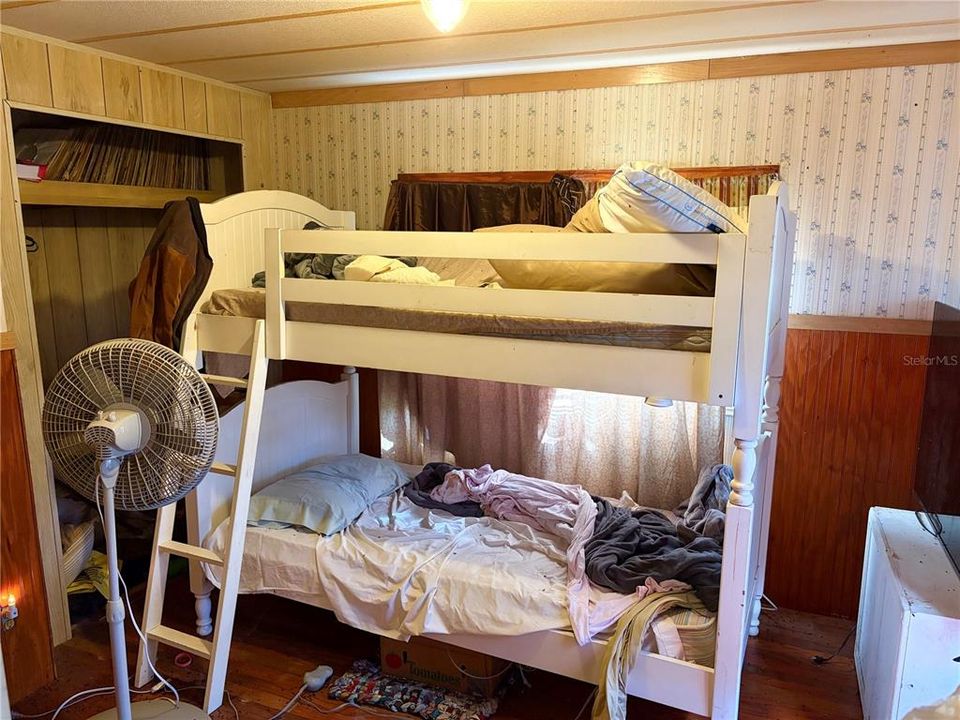 For Sale: $95,000 (2 beds, 2 baths, 938 Square Feet)