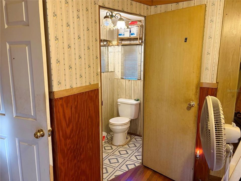 For Sale: $95,000 (2 beds, 2 baths, 938 Square Feet)