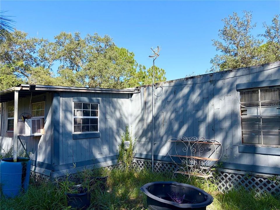 For Sale: $95,000 (2 beds, 2 baths, 938 Square Feet)
