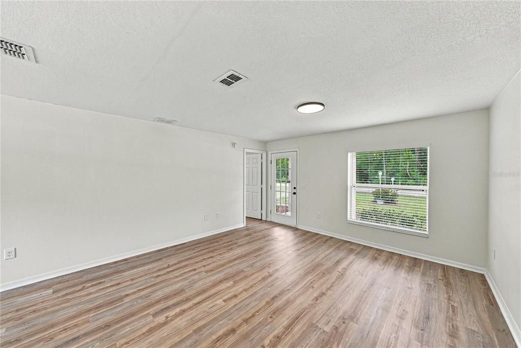 На продажу: $204,900 (3 спален, 2 ванн, 1092 Квадратных фут)