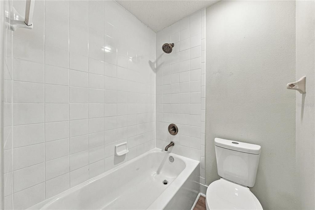 На продажу: $204,900 (3 спален, 2 ванн, 1092 Квадратных фут)
