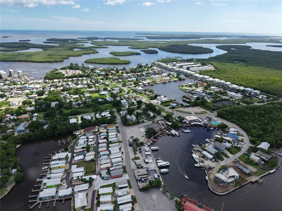 На продажу: $3,800,000 (1.36 acres)