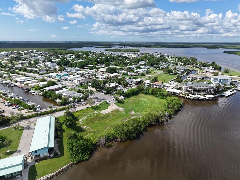 На продажу: $3,800,000 (1.36 acres)