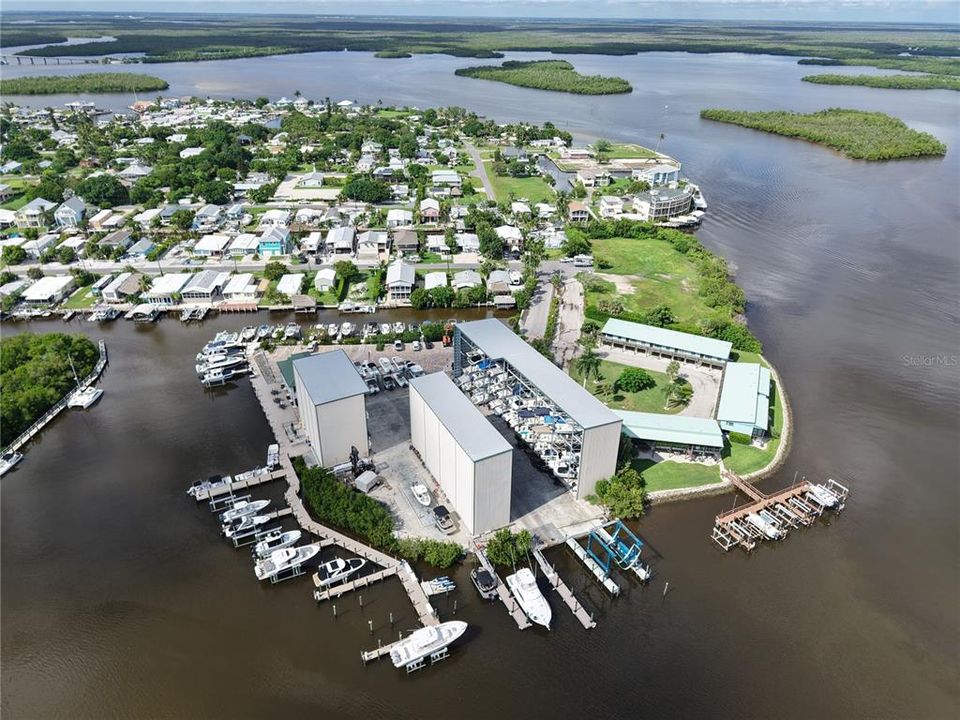 На продажу: $3,800,000 (1.36 acres)