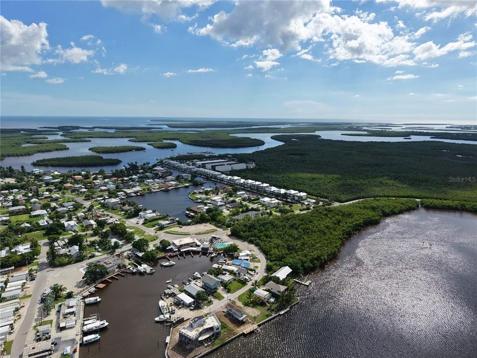 На продажу: $3,800,000 (1.36 acres)