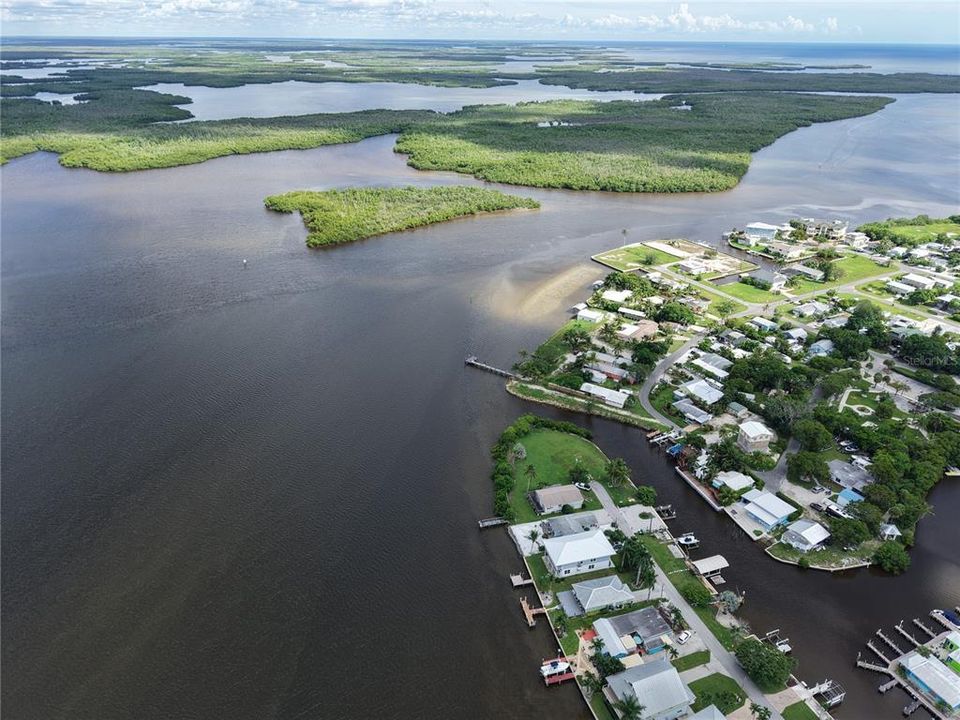 На продажу: $3,800,000 (1.36 acres)