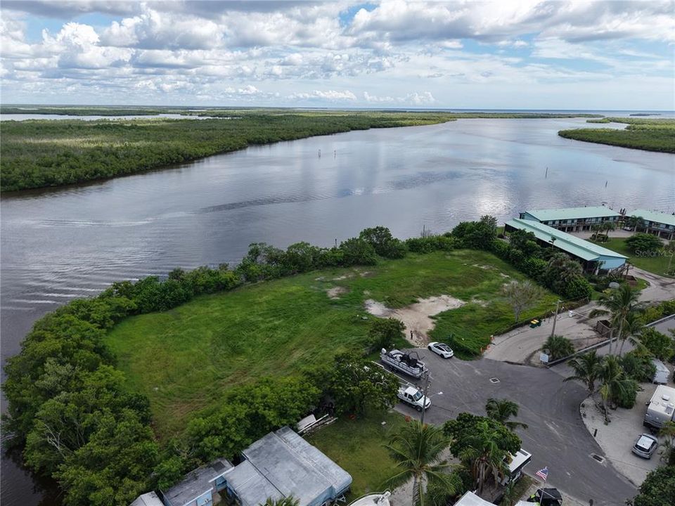 На продажу: $3,800,000 (1.36 acres)