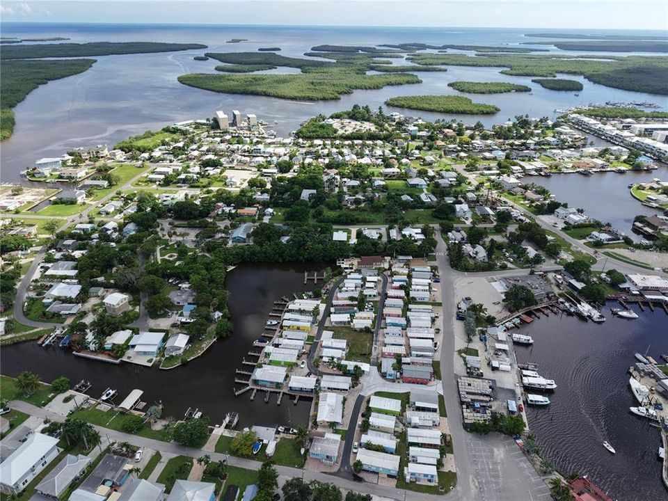 На продажу: $3,800,000 (1.36 acres)