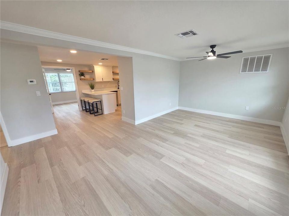 En Venta: $289,900 (3 camas, 2 baños, 1100 Pies cuadrados)