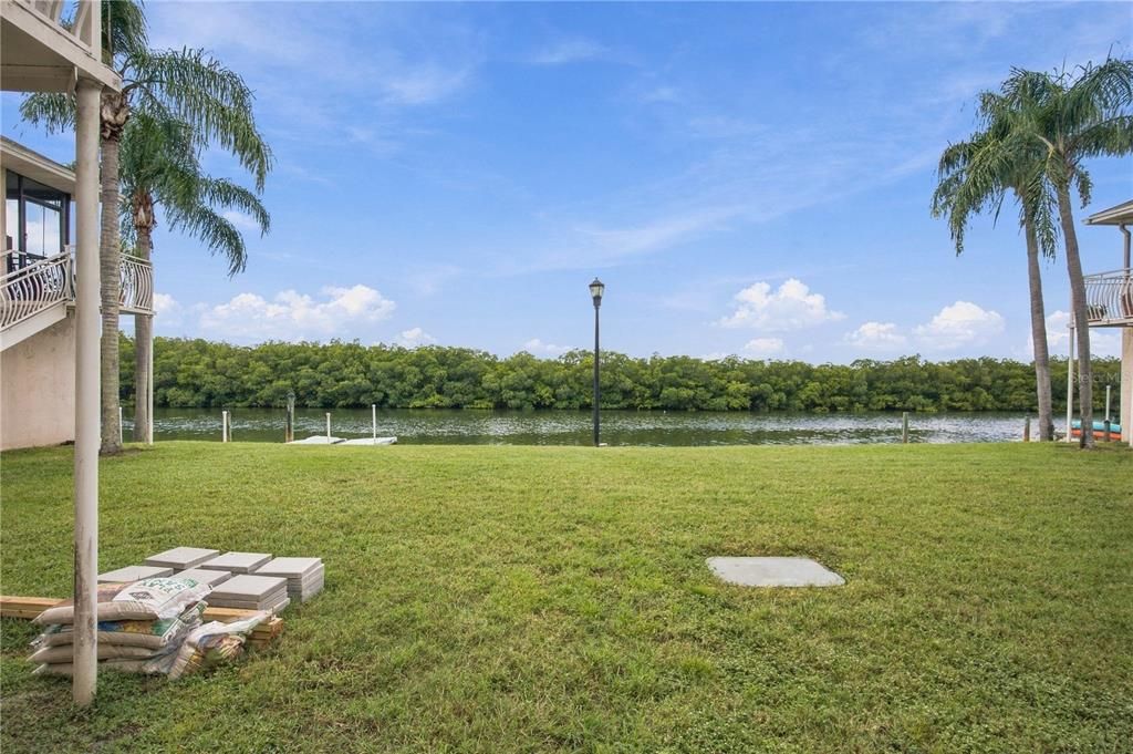 For Sale: $195,000 (1 beds, 1 baths, 827 Square Feet)