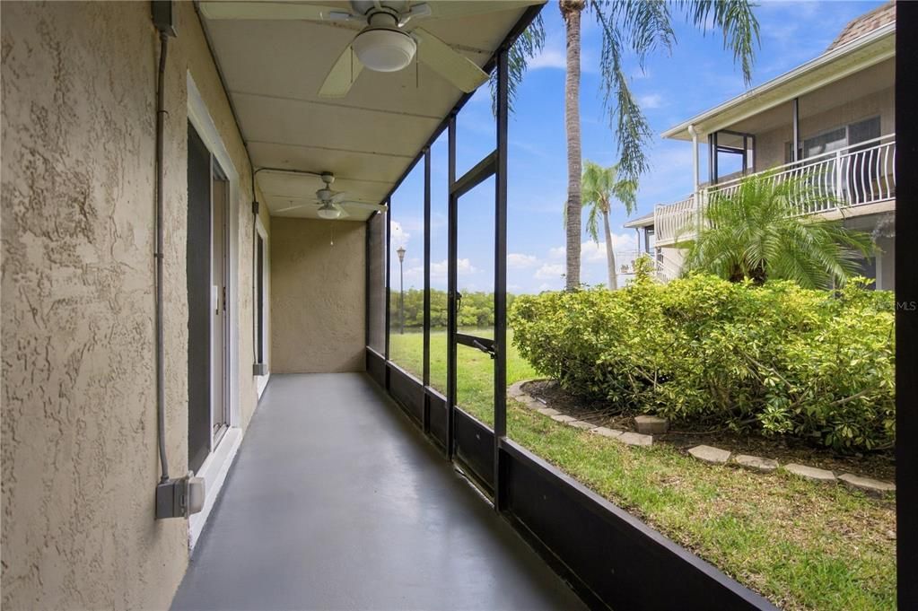 For Sale: $195,000 (1 beds, 1 baths, 827 Square Feet)