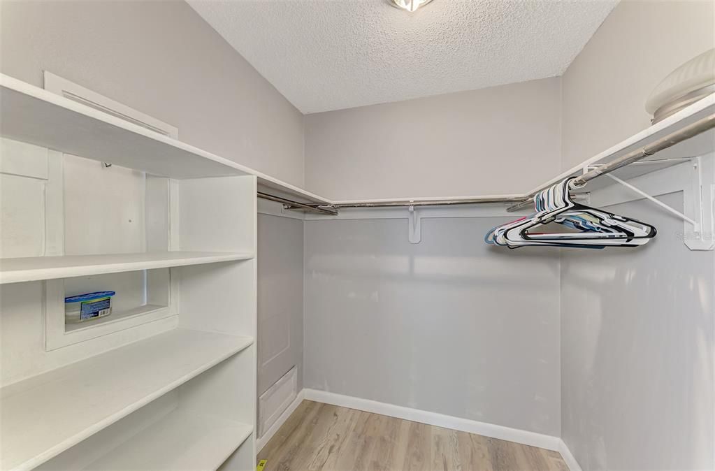 For Sale: $399,900 (3 beds, 2 baths, 1281 Square Feet)
