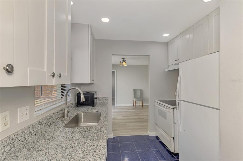 For Sale: $399,900 (3 beds, 2 baths, 1281 Square Feet)