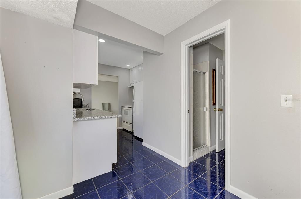 For Sale: $399,900 (3 beds, 2 baths, 1281 Square Feet)